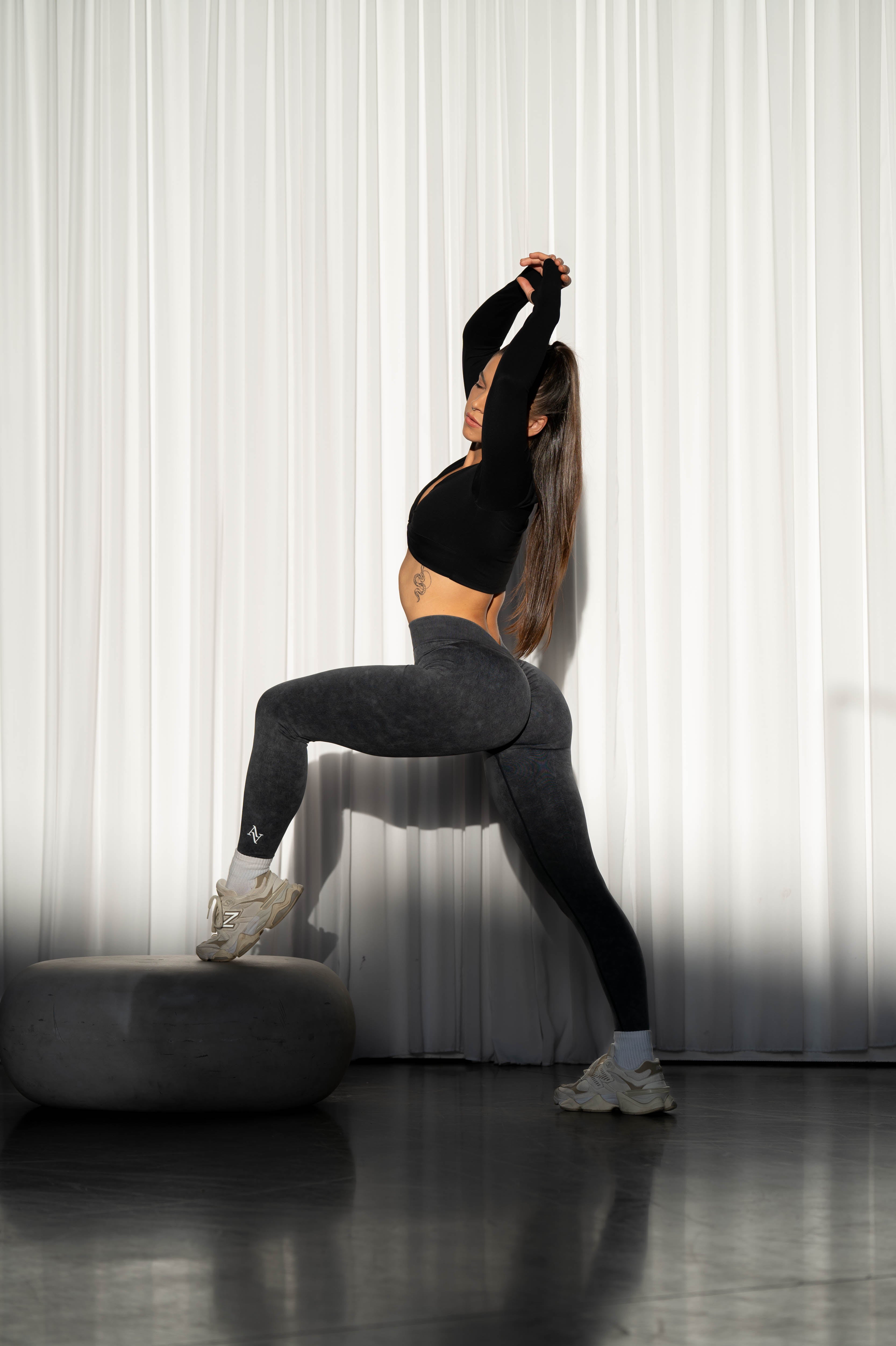 Infinity Luxe Long Sleeve Crop - Black