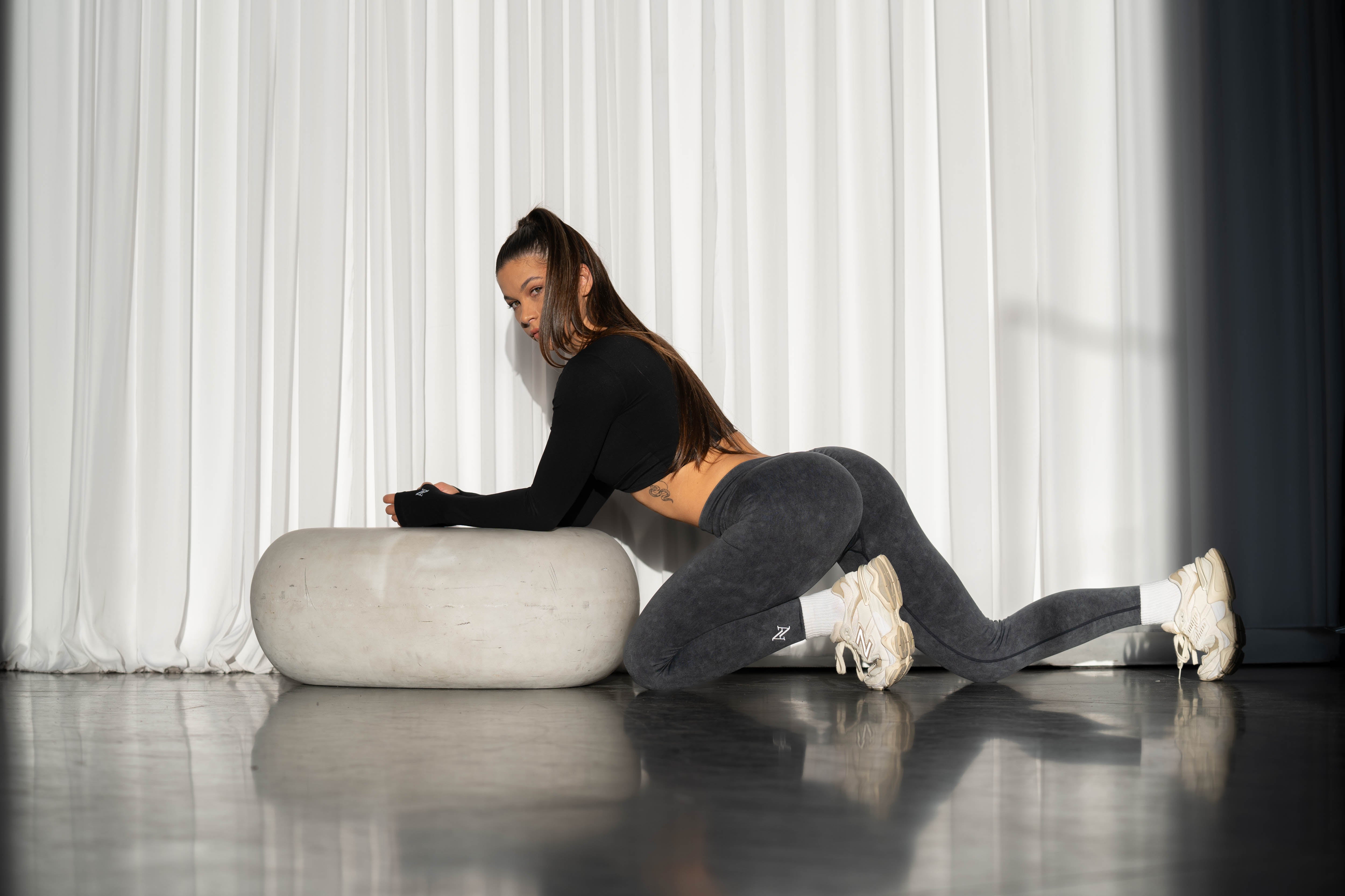Stonewash V-Back Leggings - Charcoal