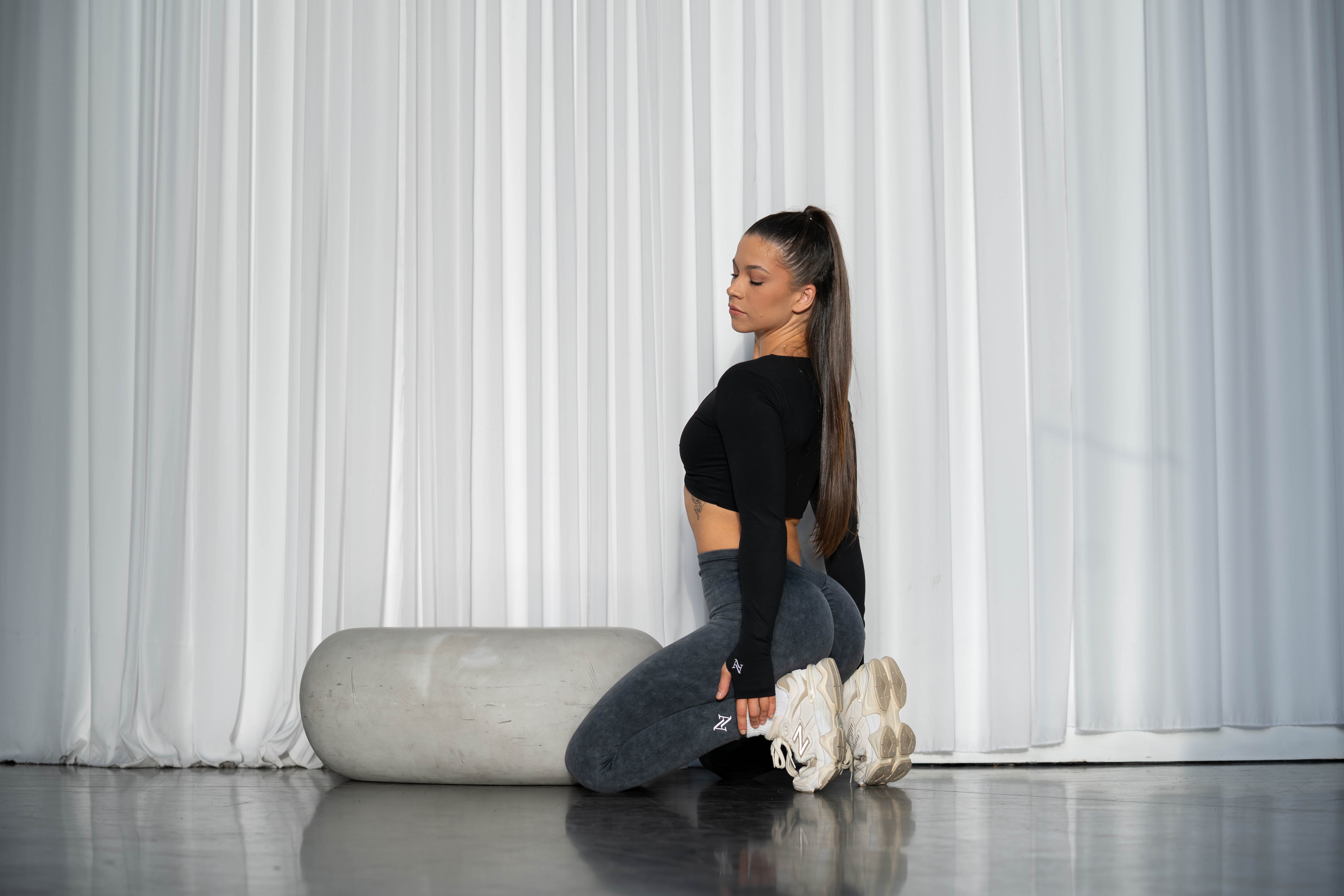 Infinity Luxe Long Sleeve Crop - Black